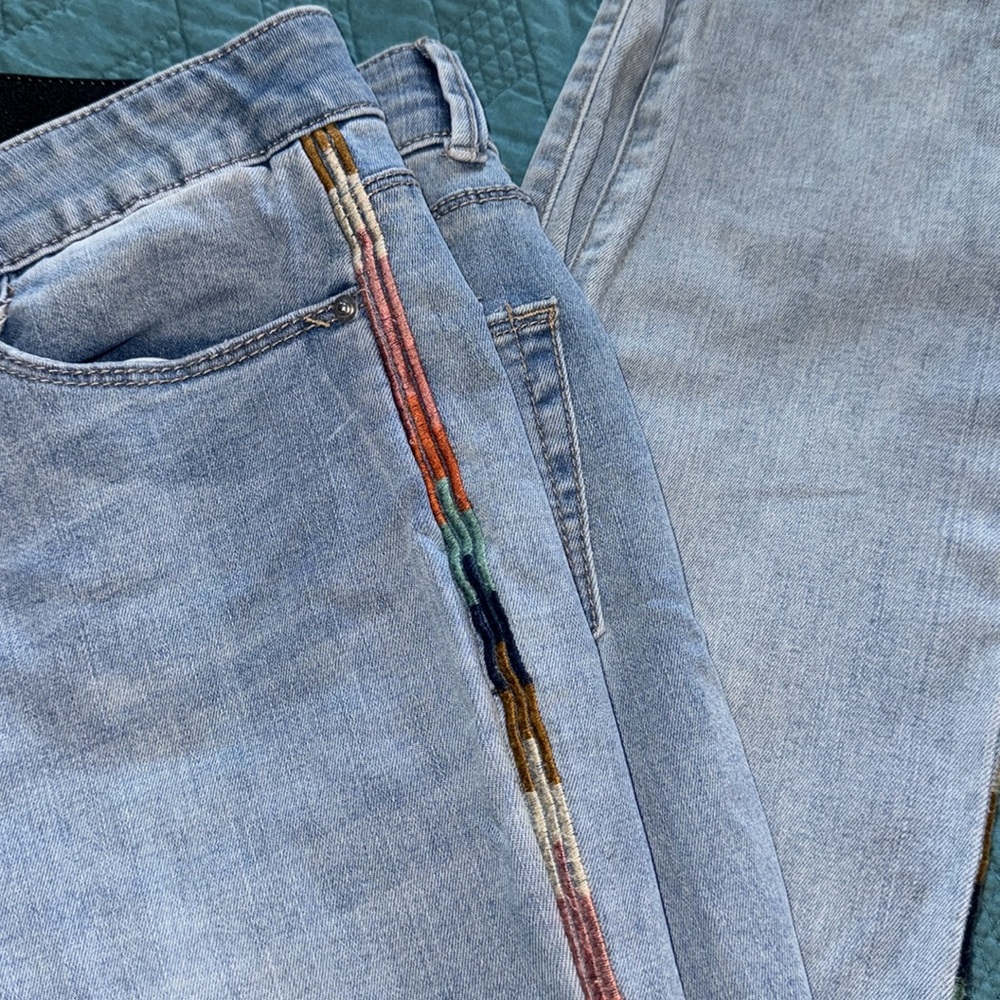 Embroidered Jeans - Picture 2 of 7